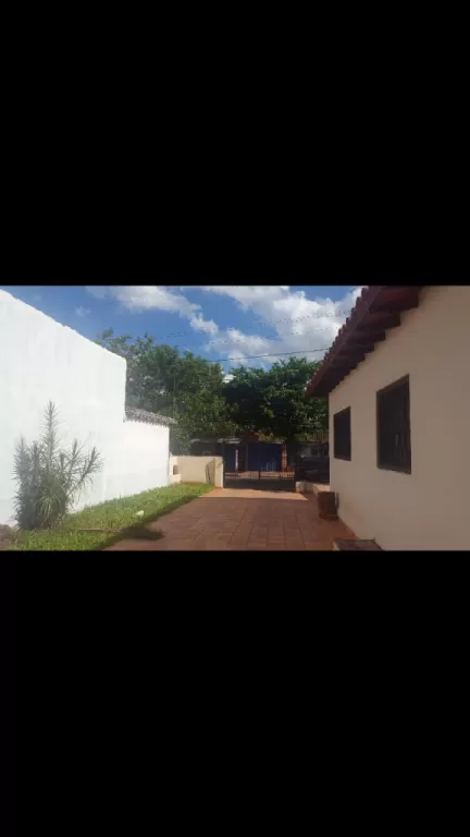 CASA DE 4 DORMITORIOS EN CUARTO BARRIO DE LUQUE — foto 2