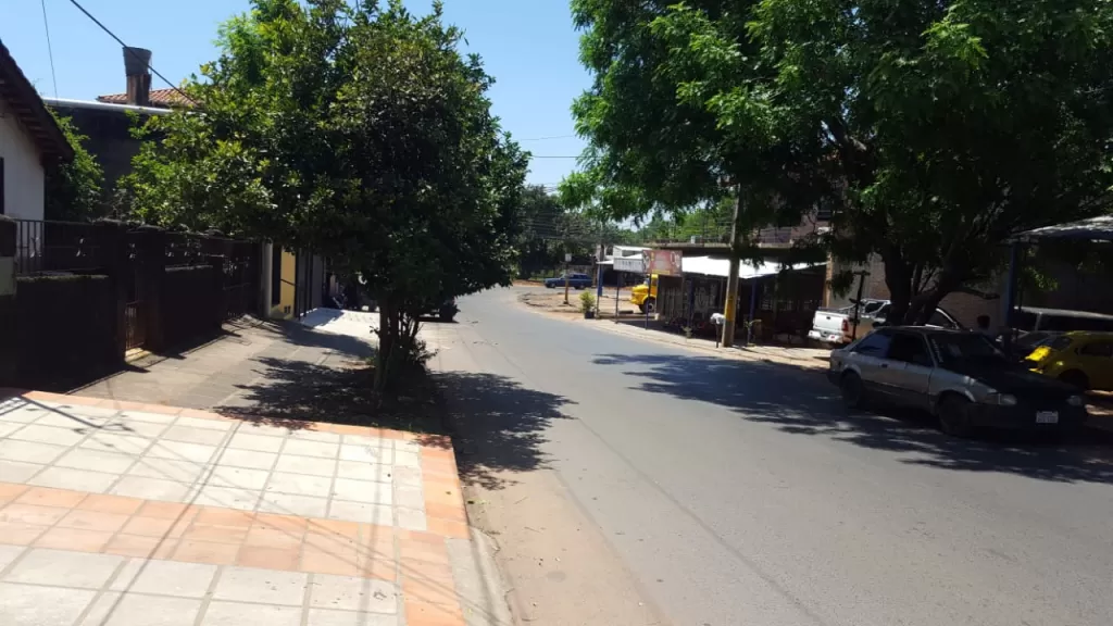 CASA DE 4 DORMITORIOS EN CUARTO BARRIO DE LUQUE — foto 3