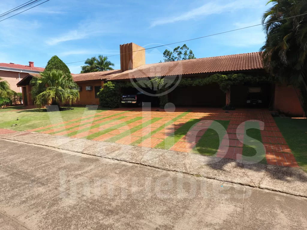 HERMOSA RESIDENCIA EN EL PARANA COUNTRY CLUB. — foto 2
