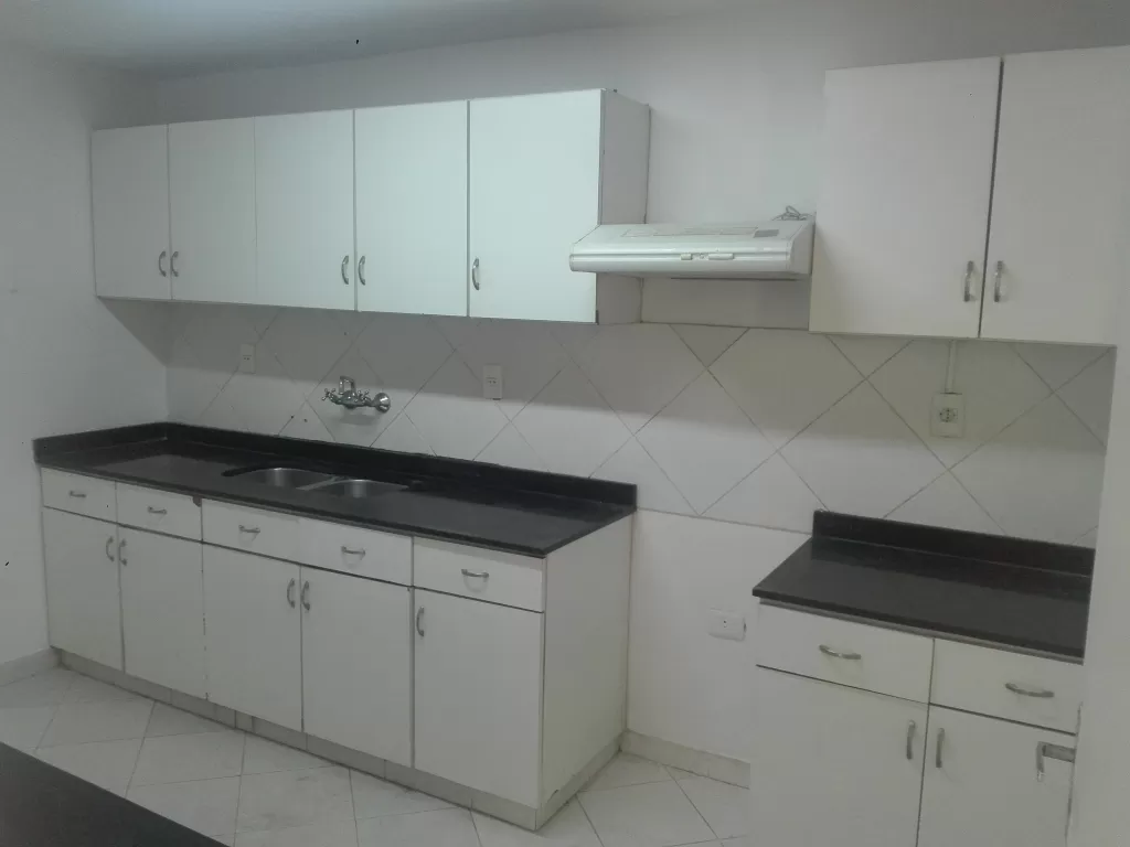 DUPLEX EN ZONA RESIDENCIAL Y SEGURA SHOPPING DEL SOL Y PASEO LA GALERIA — foto 3