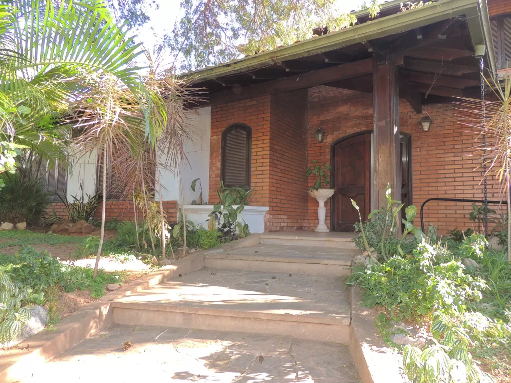 BO. SAJONIA VENDO HERMOSA CASA A 3 CUADRAS AVDA. CARLOS A. LOPEZ ZONA HOSP.ESPAÑOL 720 MT2 — foto 2