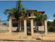 Vendo fina residencia en VILLA ELISA