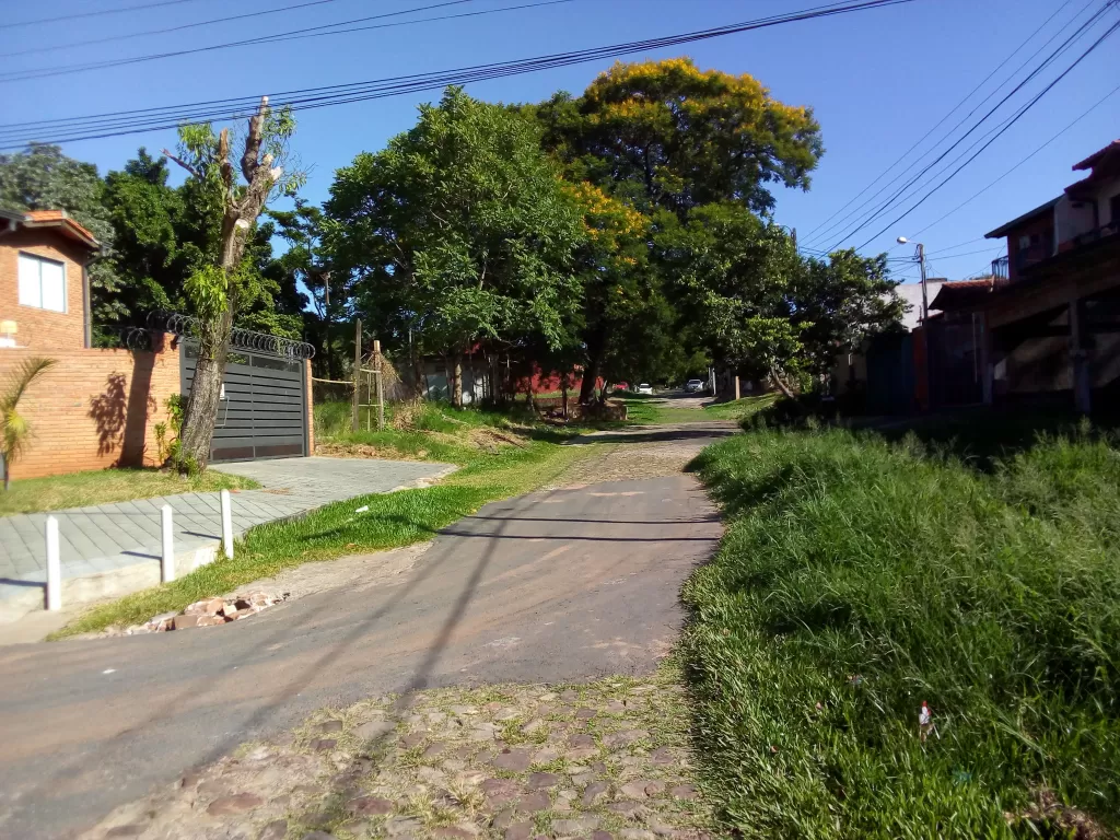 TERRENO EN SOLARES DE LAMBARÉ, A PASO DEL SUPERMERCADO EL PUEBLO — foto 2