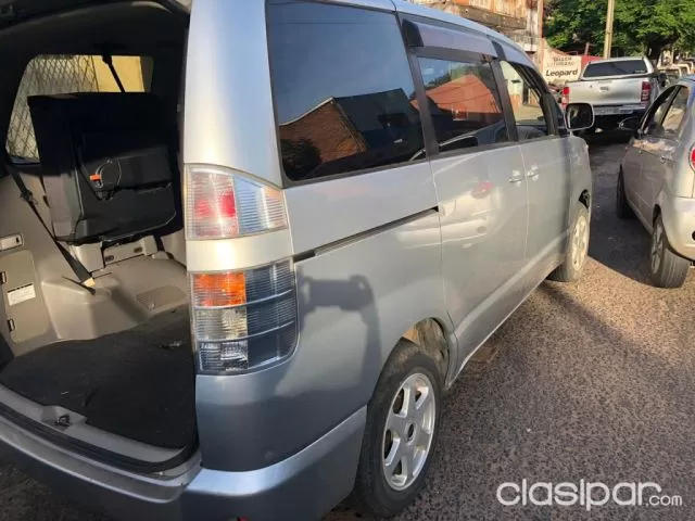 Toyota Voxy 2003 - foto 4