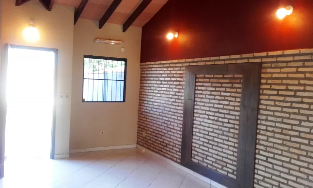 Vivienda tipo duplex en barrio residencial de Villa Elisa — foto 2