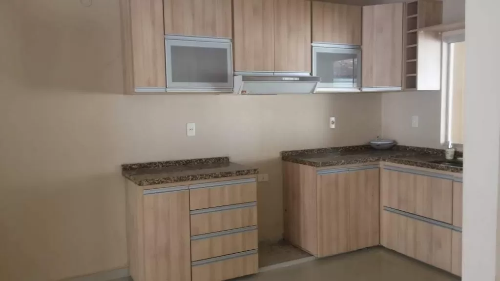 VDO..DUPLEX AMPLIO CON PATIO Y PISCINA,ZONA PROLONGACION MCAL. LOPEZ. — foto 2