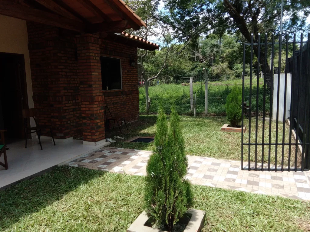REMATO POR 165 MILL. CASA A ESTRENAR EN CAACUPE, A 900 M. DE LA BASÍLICA — foto 2