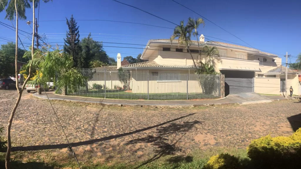 En venta Imponente Residencia Barrio Mburucuya — foto 3