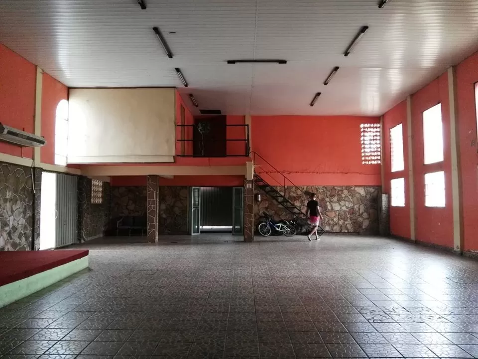 VENDO PROPIEDAD CON SALÓN GRANDE Y OFICINAS EN ÑEMBY A 30 MTS DE ACCESO SUR. — foto 3