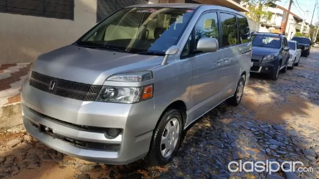 Toyota Voxy 2006 - foto 2