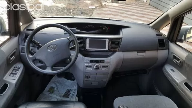 Toyota Voxy 2006 - foto 5