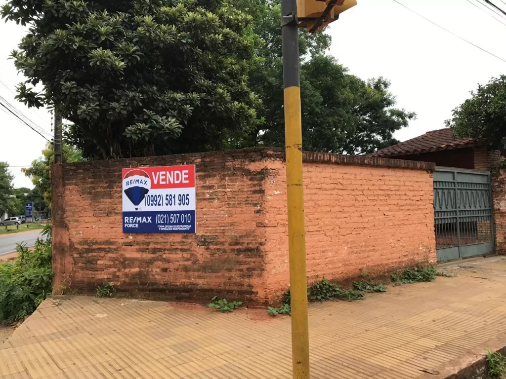 Vendo Terreno en Esquina - Av. Las Residentas - Luque — foto 2