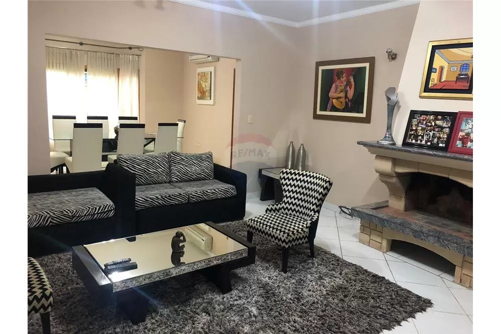 VENDO IMPORTANTE RESIDENCIA YKUA SATI — foto 2