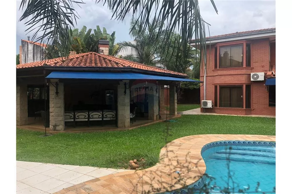 VENDO IMPORTANTE RESIDENCIA YKUA SATI — foto 3