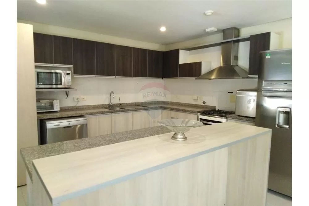 VENDO PENTHOUSE - TRIPLEX AMOBLADO EN LAS MERCEDES — foto 3