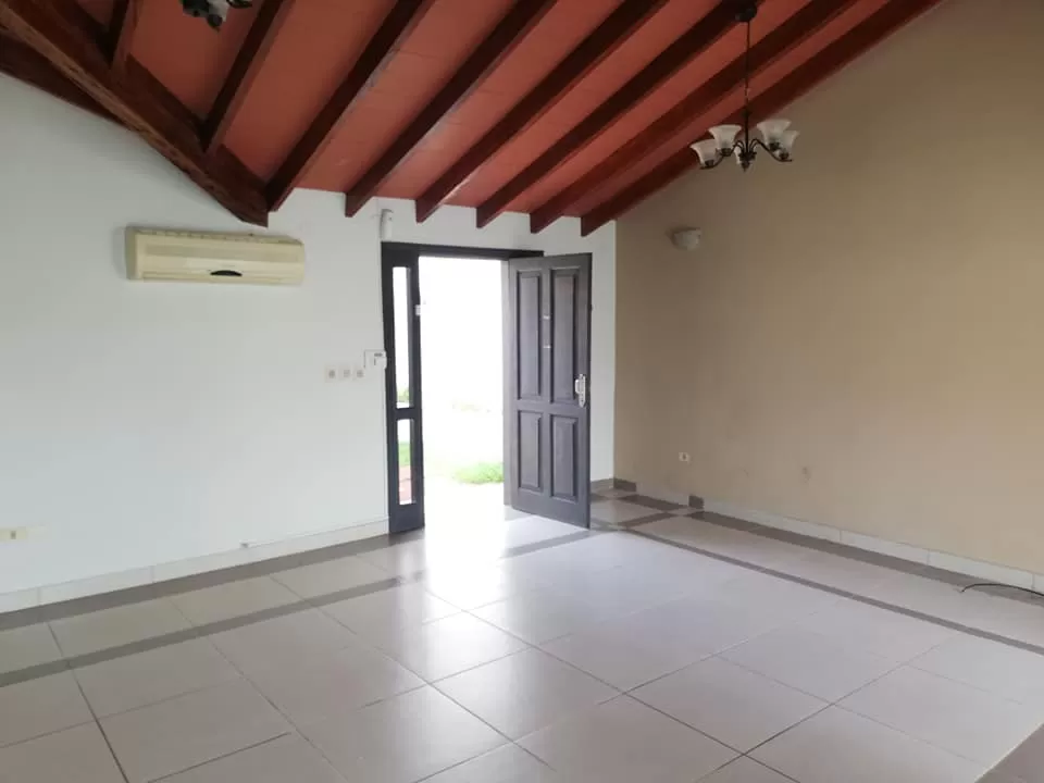 VENDO CASA CON PISCINA BARRIO SANTA TERESA — foto 2