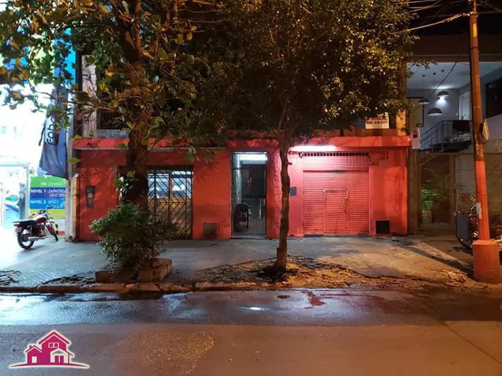 VENDO CASA DE DOS HABITACIONES Y DOS LOCALES COMERCIALES SOBRE AV. QUINTA - BARRIO OBRERO — foto 2