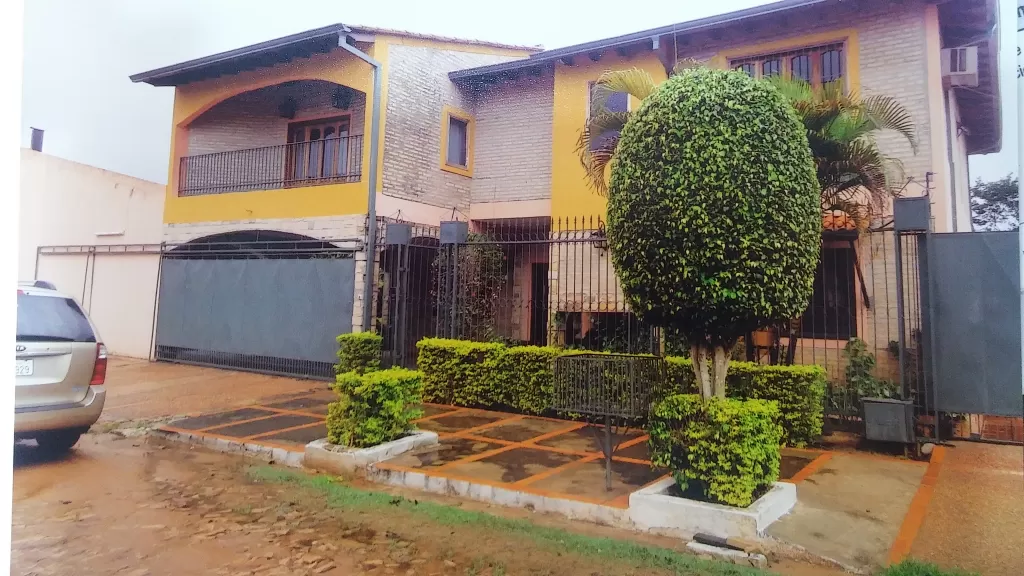 VENDO RESIDENCIA LUQUE — foto 3