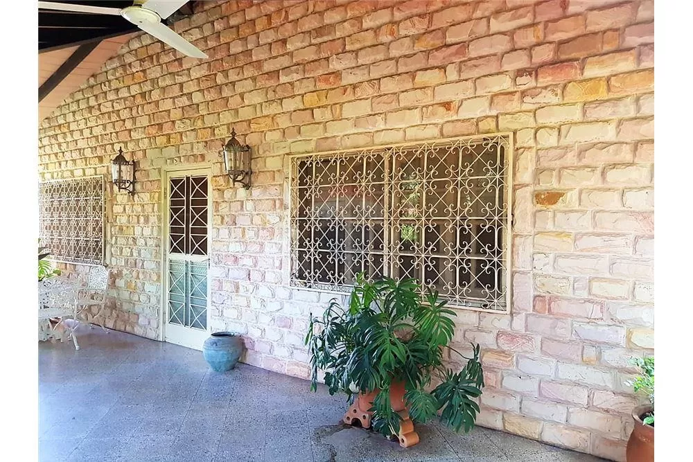 VENDO AMPLIA CASA VILLA ANITA ÑEMBY USD 250.000 — foto 3