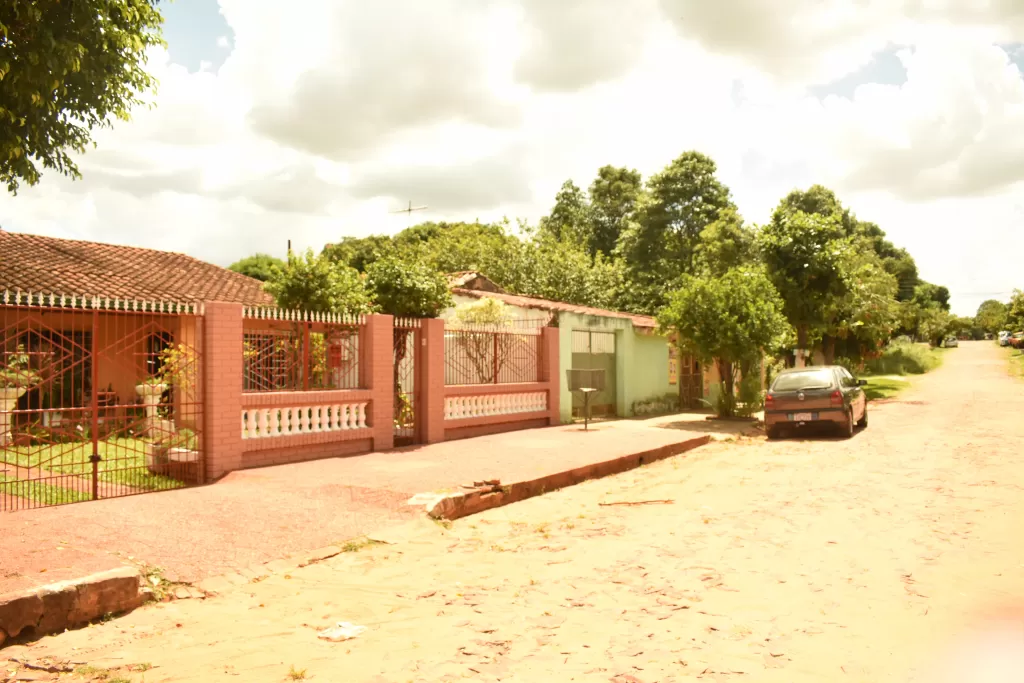 CASA EN SAN LORENZO - ZONA LAURELTY CERCA COLEGIO SARGENTO CANDIDO SILVA — foto 3