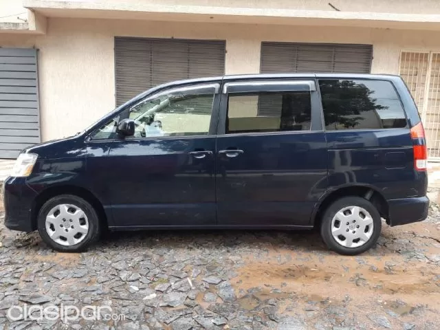 Toyota Noah 2006 — foto 4