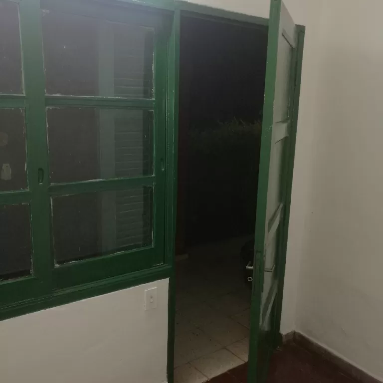 Alquilo pieza o habitación en barrio villa aurelia a 5 cuadras del shopping multiplaza — foto 2
