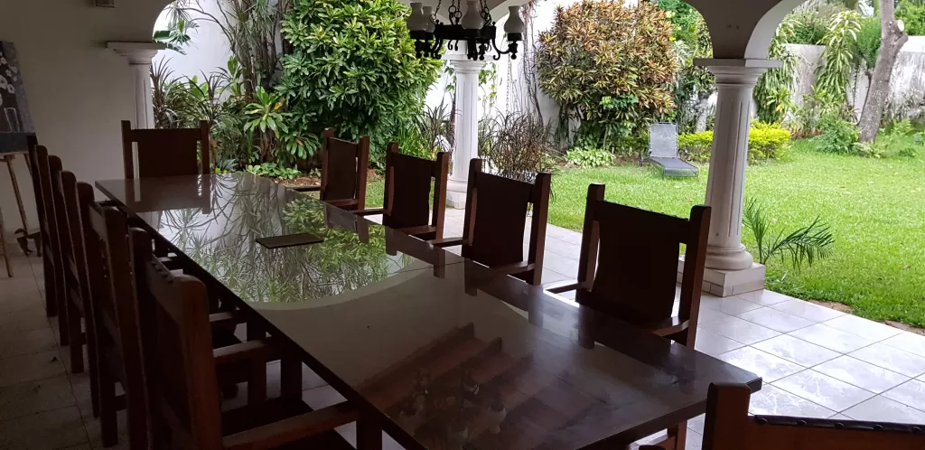 500m PASEO GALERIA, Casa AMOBLADA (ideal extranjeros) terr. 960m2 y 300m2 construido — foto 3