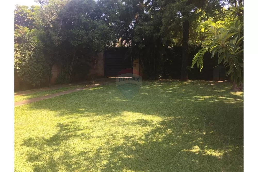 Terreno con excelente ubicacion en Barrio Herrera 220,000 USD — foto 2
