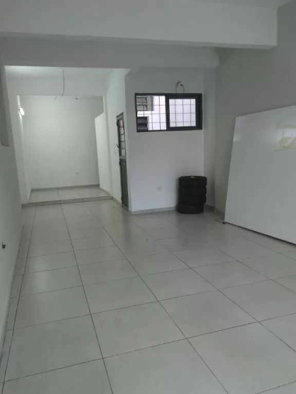 Salón comercial con ubicación estratégica — foto 3