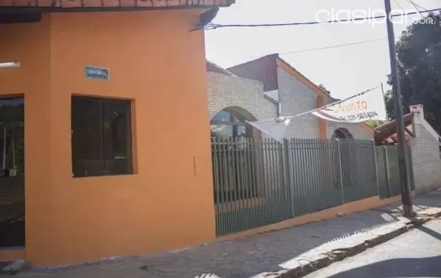 VENDO AMPLIA CASA EN SAN LORENZO BARRIO SAN JOSE — foto 3