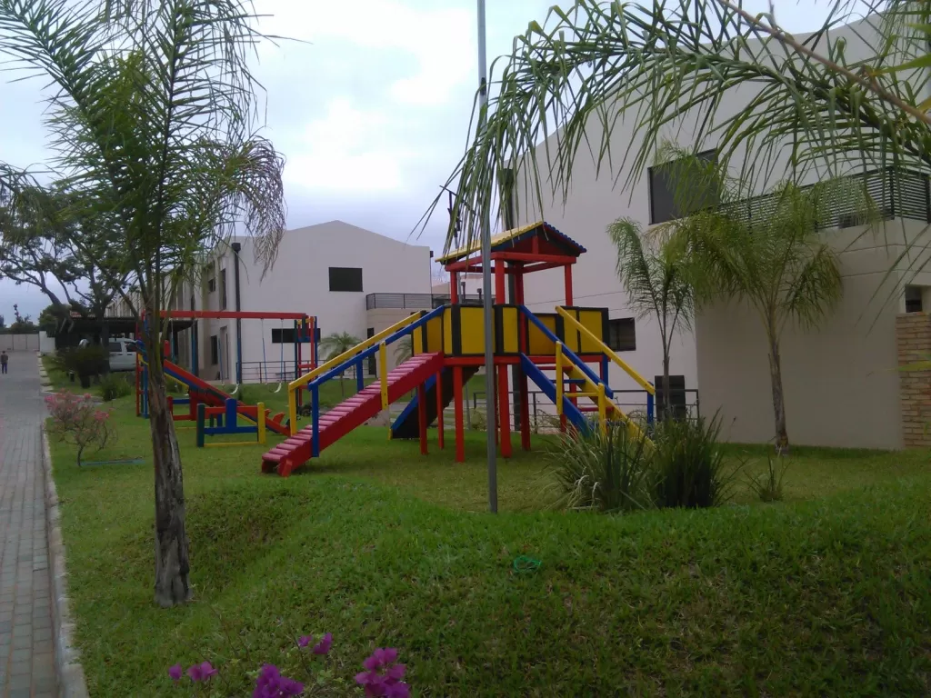 DUPLEX VENDO BOULEVARD JARDINES!!!! CON PISCINA!!! — foto 3