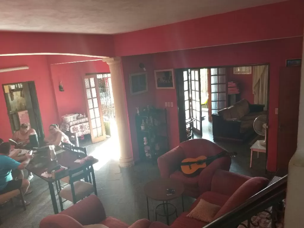VENDO RESIDENCIA EN EXCELENTE UBICACIÓN — foto 2