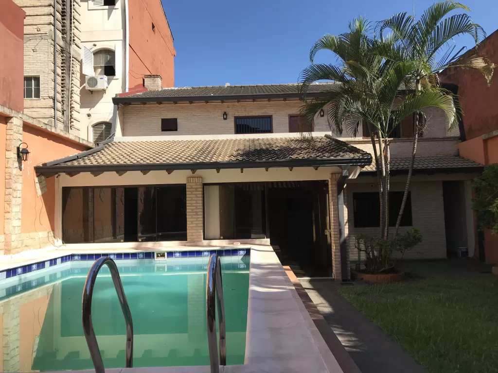 EN VENTA CASA ZONA LA VIENESA DE MCAL. LOPEZ, LAGUNA GRANDE — foto 2