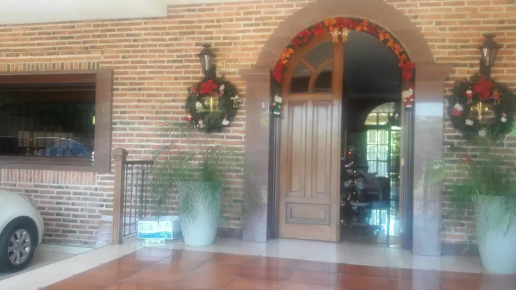 CARMELITAS - 900 m2: ELENGANTE RESIDENCIA - 5 SUITES — foto 2
