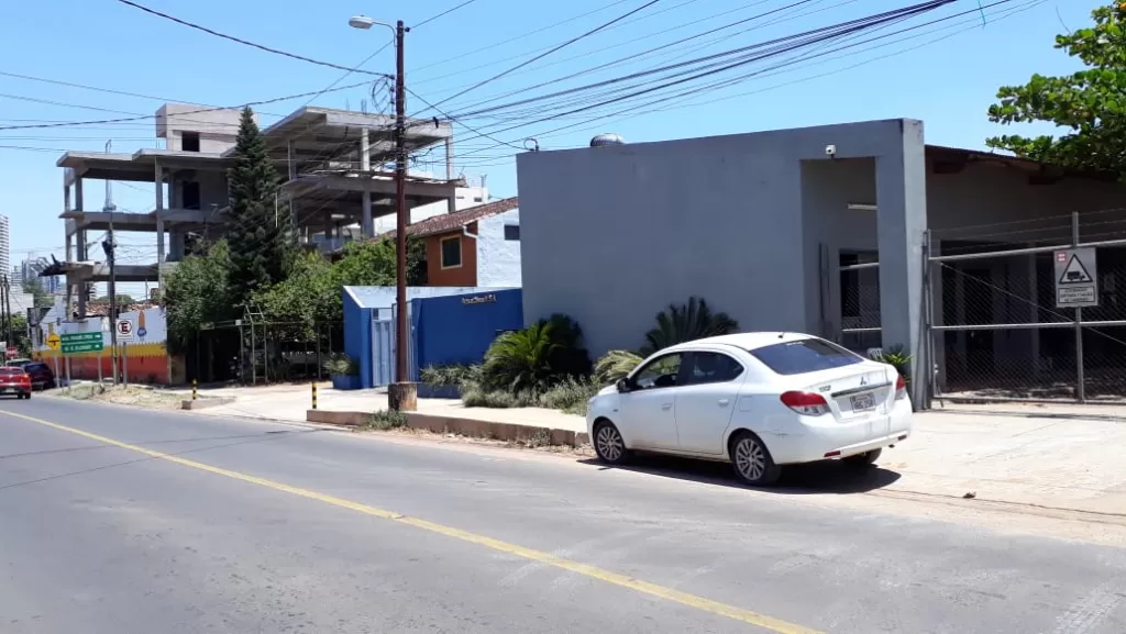 AVDA. MME LYNCH (EN ESQUINA): 2.500 m2 - MAGNIFICO DEPÓSITO INDUSTRIAL + OFICINA + PARKING — foto 3
