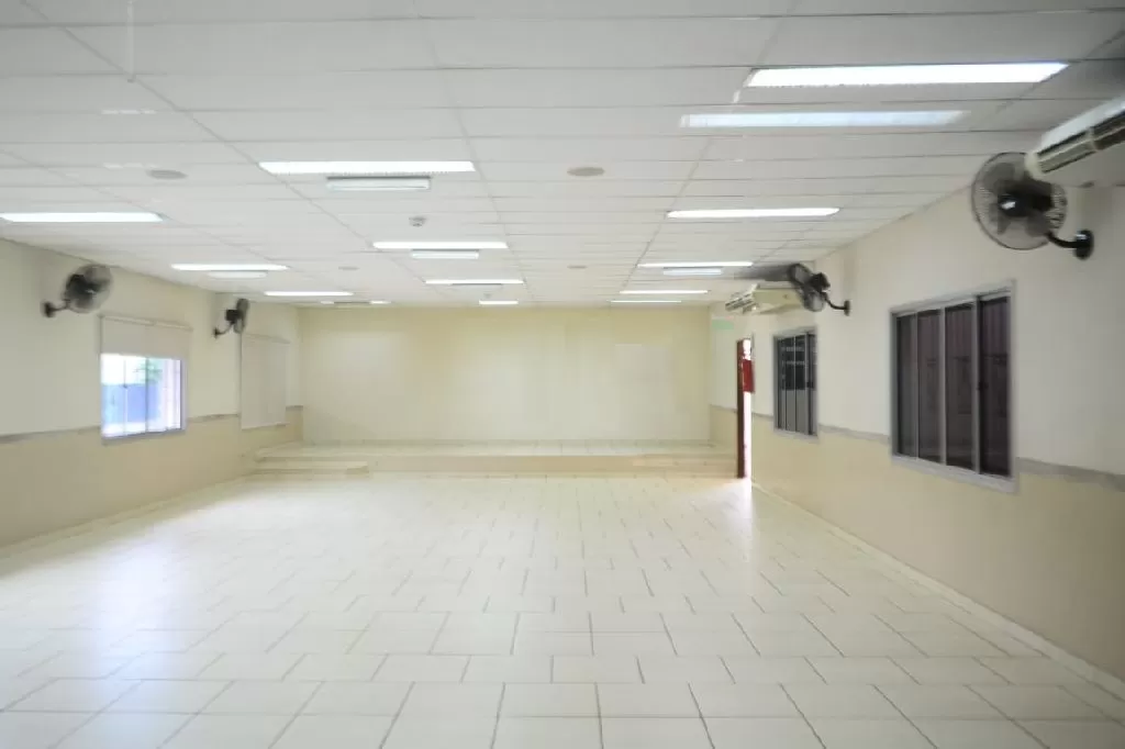 SALÓN MULTIUSO CON VIVIENDA, ZONA TERMINAL — foto 3
