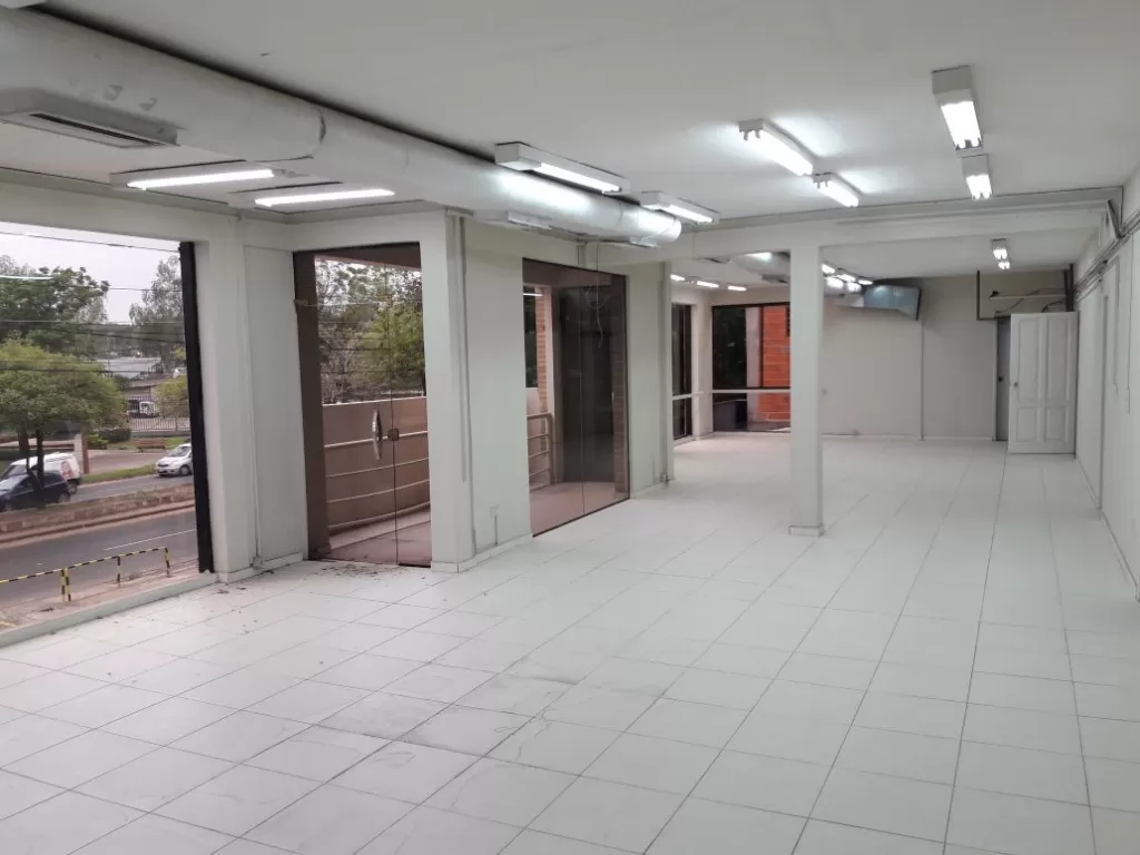 AVDA. SANTA TERESA MME. LYNCH - 496 m2: P SHOWROOM, EMPRESAS, TIENDAS, ETC. - 6.500 USD — foto 3