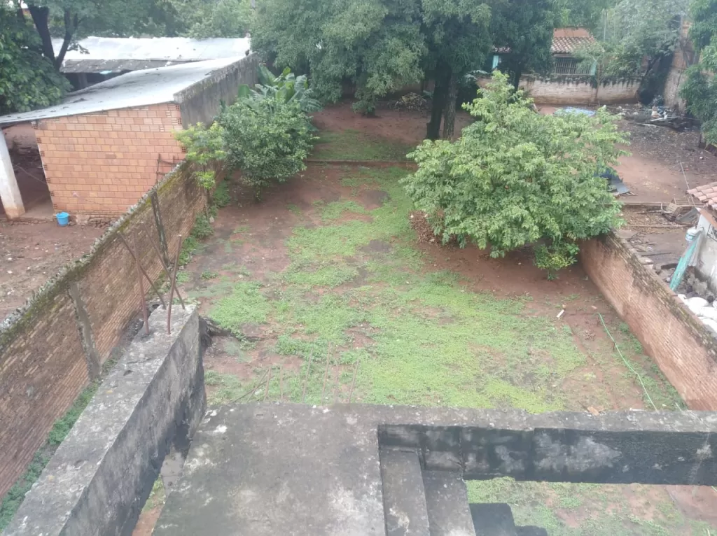 Amplio terreno con Edificación sobre Defensores del Chaco, a 100 metros de Acceso Sur — foto 3
