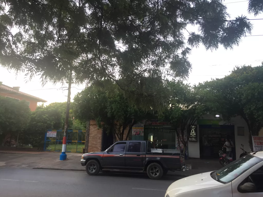 Vendo propiedad con salones comerciales — foto 2