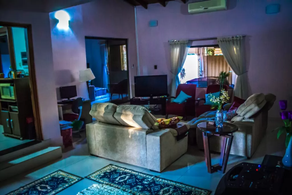 VENDO LINDA CASA CON PISCINA EN BARRIO OBRERO CIUDAD DEL ESTE — foto 3