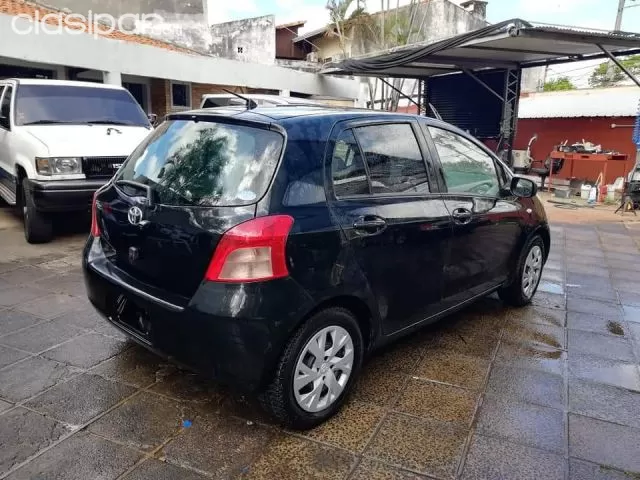 Toyota Vitz 2006 - foto 2