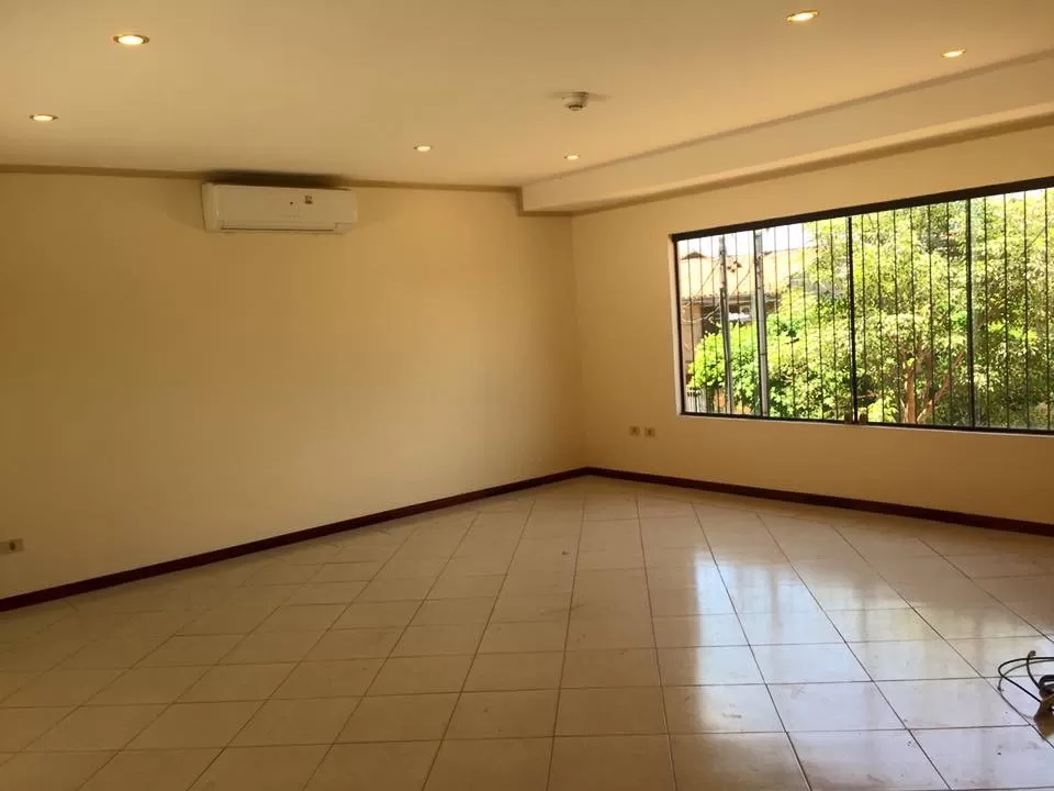 CASA PAREADA ZONA MBURUCUYA — foto 2