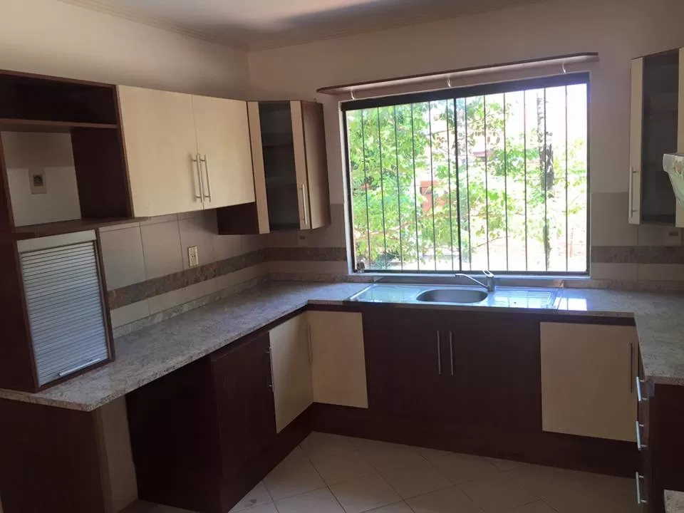 CASA PAREADA ZONA MBURUCUYA — foto 3