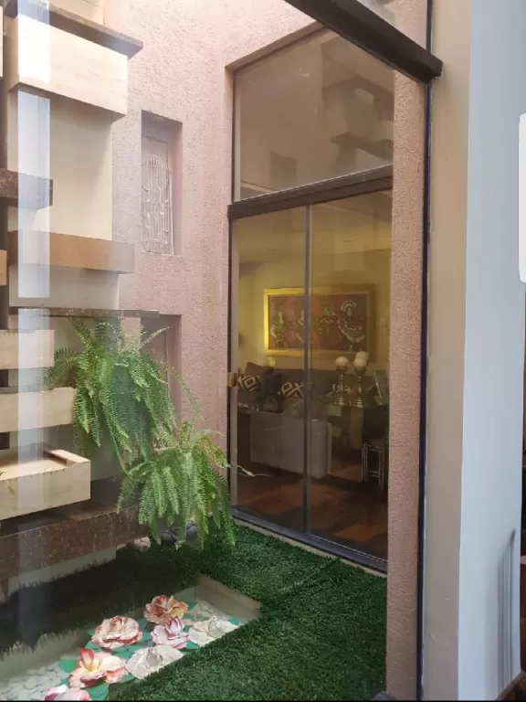 CASA LUJOSA Y NUEVA en barrio Mcal Estigarribia 6 suites!!! — foto 3