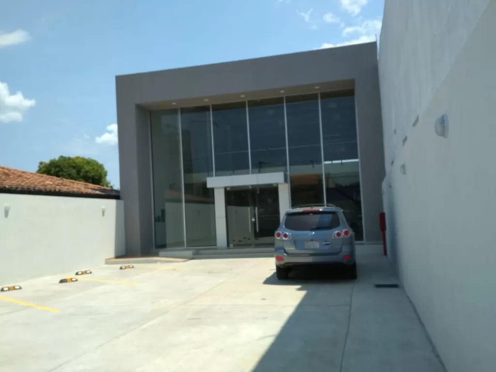 SHOW ROOM SOBRE AUTOPISTA AVIADORES DEL CHACO — foto 2