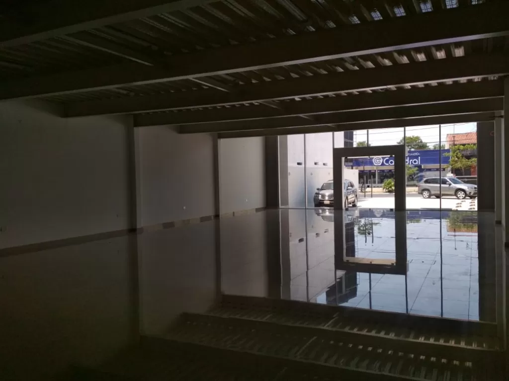 SHOW ROOM SOBRE AUTOPISTA AVIADORES DEL CHACO — foto 3