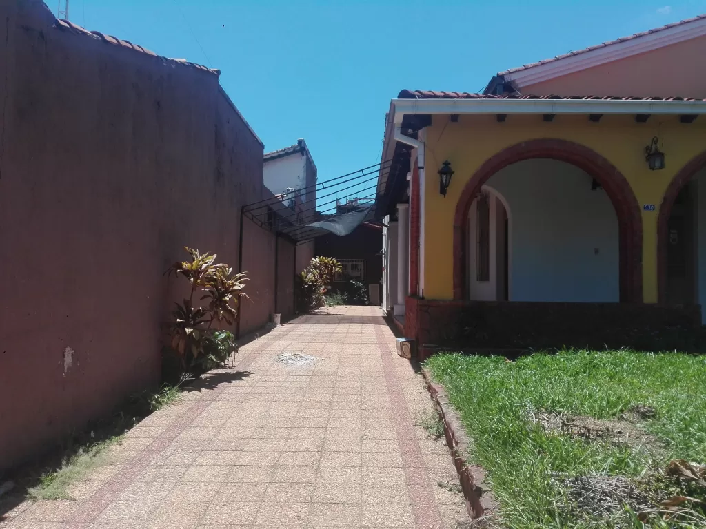 ZONA ANDE,IGLESIA LA MERCEDES S PADRE CARDOZO AMPLIA PARA OFICINA A CUADRAS DE ESPAÑA! — foto 2