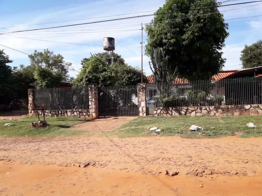 VENDO CASA EN 4to Barrio Luque a pasos de todo — foto 3