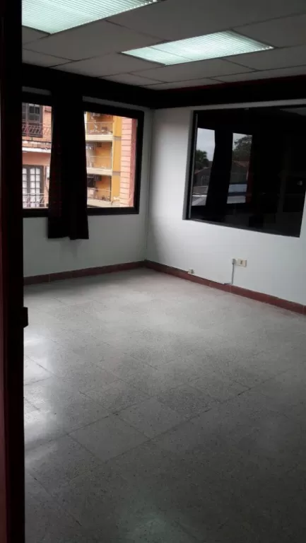 ALQUILO OFICINA CENTRICA ZONA MINISTERIO PUBLICO — foto 2