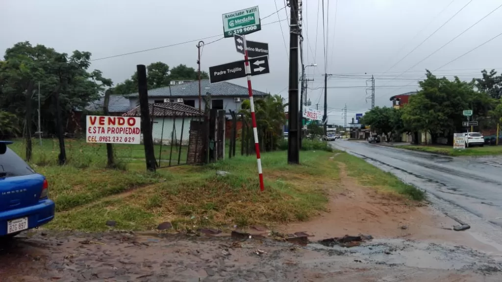 ATENCIÓN INVERSIONISTAS VENDO HERMOSA PROPIEDAD SOBRE AVELINO MARTINEZ EN ESQUINA — foto 3